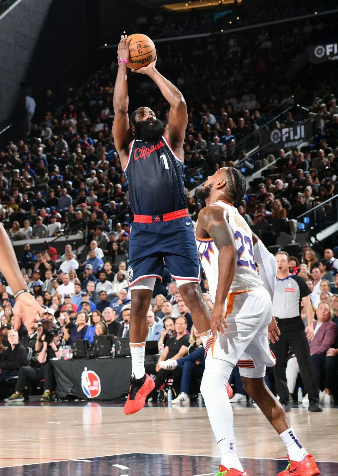 哈登爆冷击败巴塞罗那,出色防守引爆全场!的简单介绍