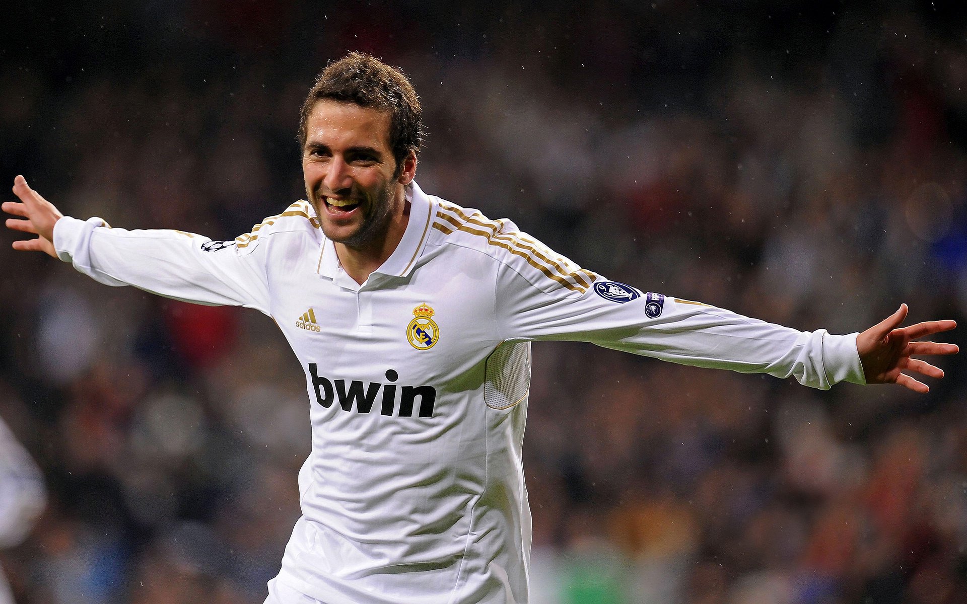 凯恩在切尔西比赛中出色防守,比赛规则变更引发热议!赢得满堂喝彩